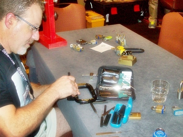 DerbyCon Lockpicking