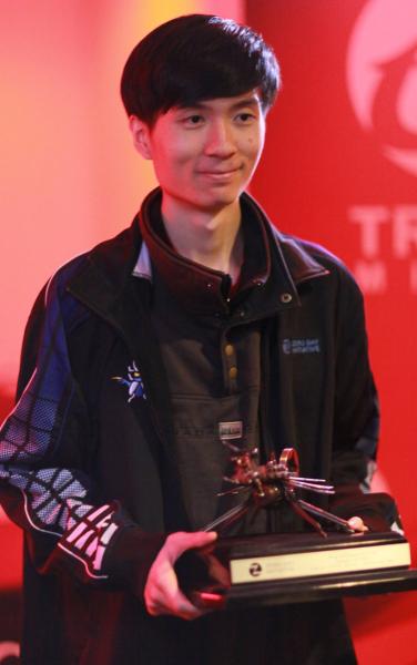 Richard Zhu wins Pwn2Own 2018