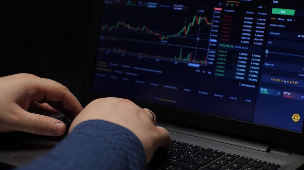 https://www.securityweek.com/wp-content/uploads/2023/08/trader-trading-stock-hack-e1782467979372.jpg