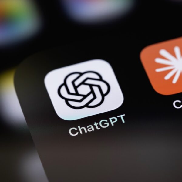 ChatGPT Claude OpenAI Anthropic